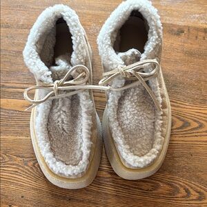 Clark’s Zara collab Cozy Sherpa-Lined ankle boots; sandy brown; sz 7.5